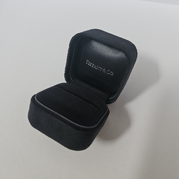 Tiffany & co. black suede empty ring box - Picture 2 of 5